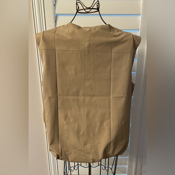 Tan Sleeveless Zip-Up Vest - Picture 4 of 8